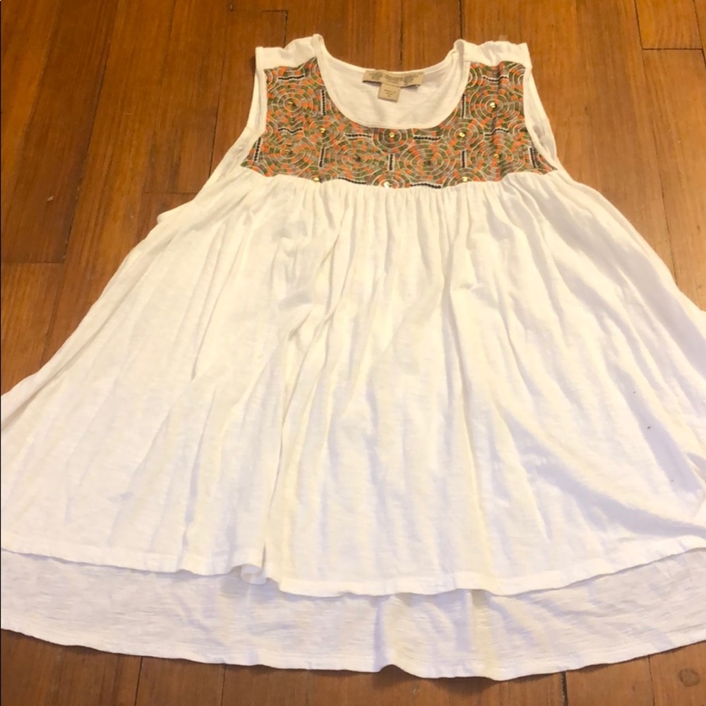White sleeveless embroidered tunic